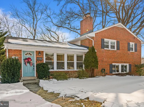 6813 Derrell Ct, Alexandria, VA 22307