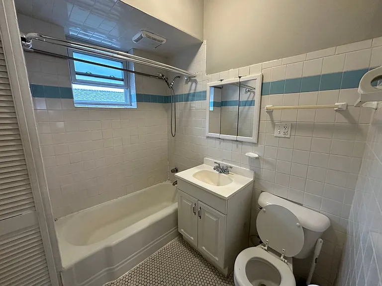 5219 N Christiana Ave — Photo 8