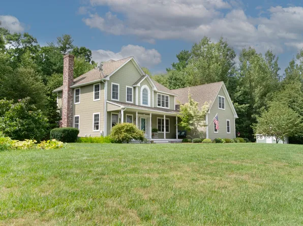 107 Old School House Rd, Oakham, MA 01068