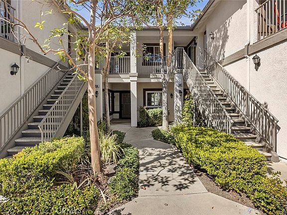 3rd image of 208 Chaumont Cir