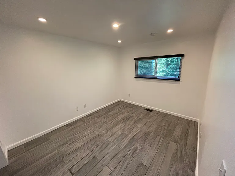 210 8th St SE — Photo 8