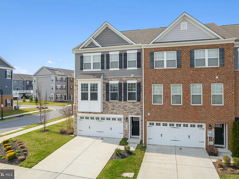 9715 Summerton Dr — Photo 2