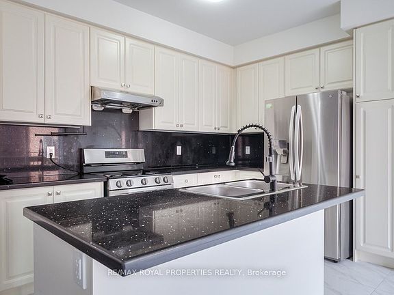 3rd image of 2413 Florentine Pl