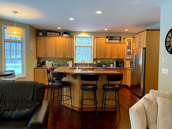 2nd image of 19 Aspen Ln