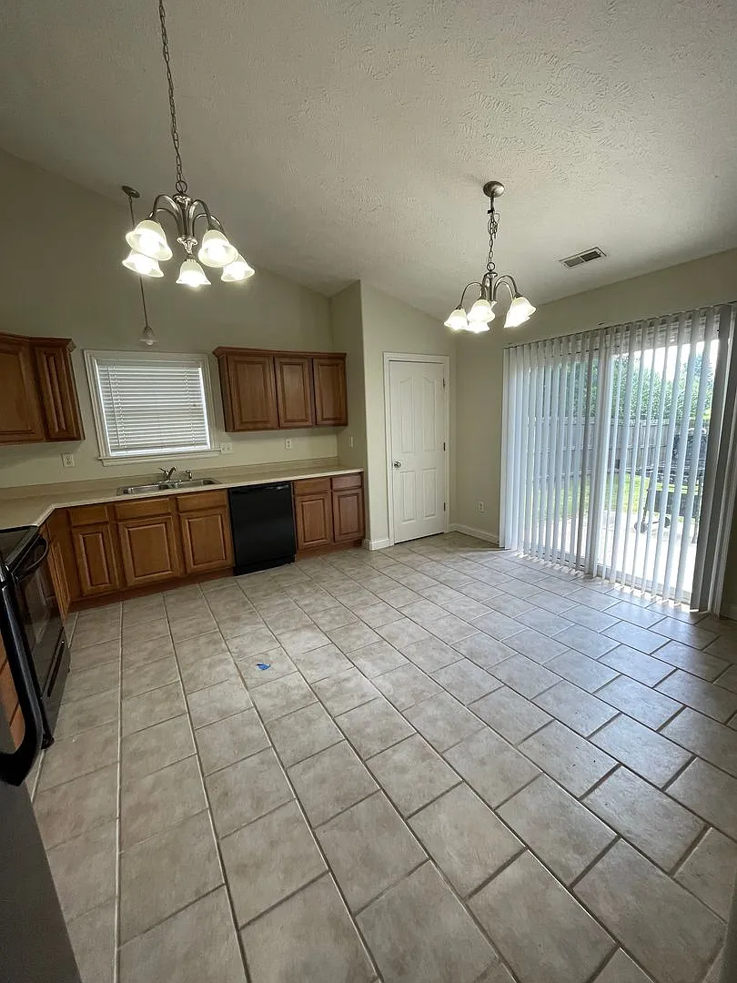 Three Bedroom Single Family Home - West Lafayette — Photo 3