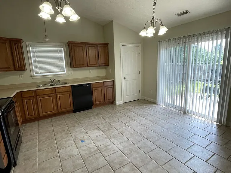 1417 Shining Armor Ln — Photo 3