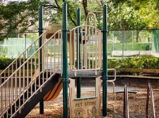 935 Dundas St E #3B-1BA-950SQFT, Mississauga, ON L4Y4B7