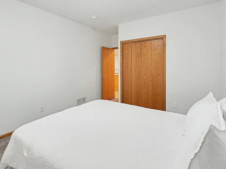 1009 E 6th St — Photo 19