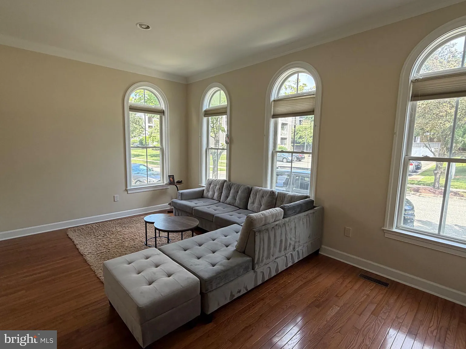 4 bed, 4.5 bath, 3719 sqft, $4,700 — Photo 2
