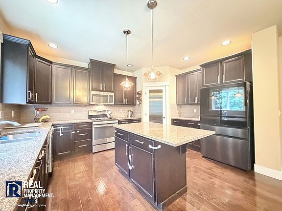 5th image of 15115 82nd Ave E