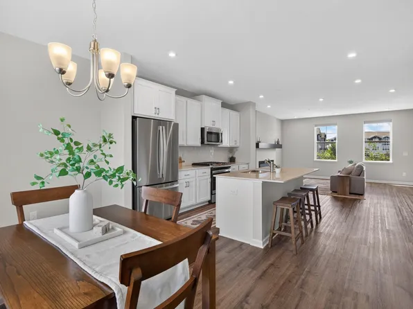 8658 London Cir NE #B, Minneapolis, MN 55449