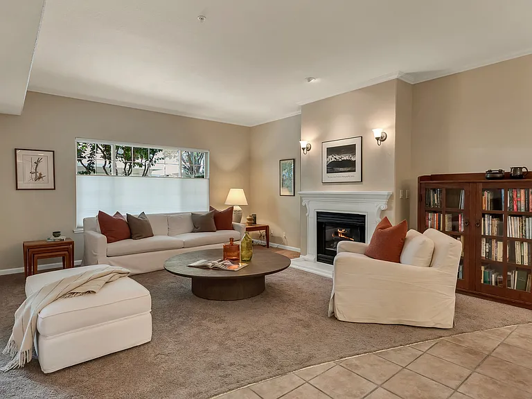 935 W Spain St #L — Photo 2