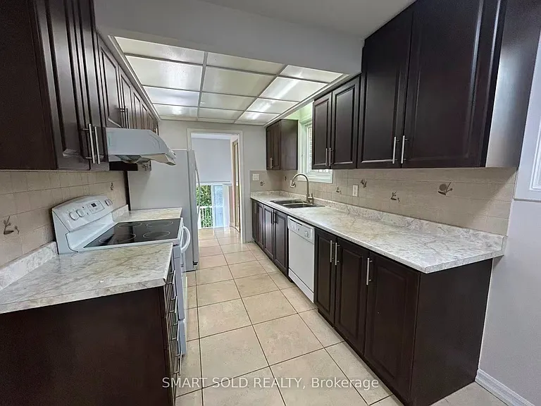 31 Silas Hill Dr #MAIN UPPER — Photo 2