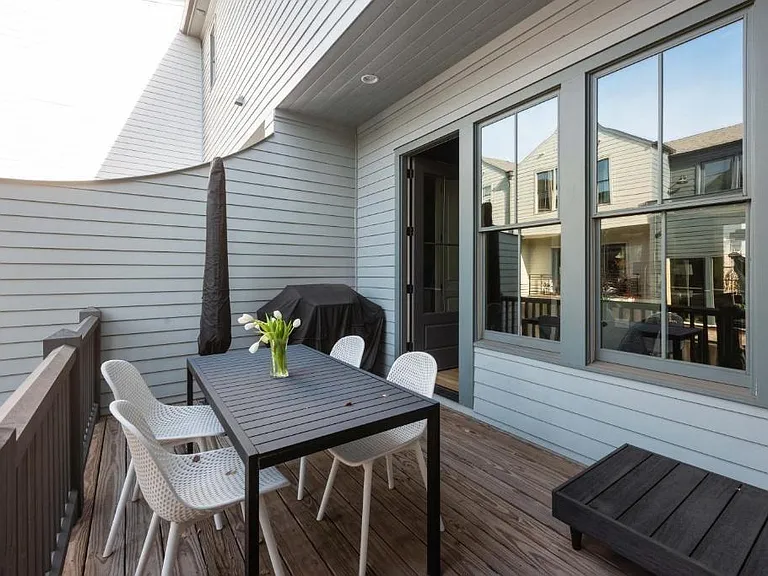 691 Fraser St SE — Photo 36