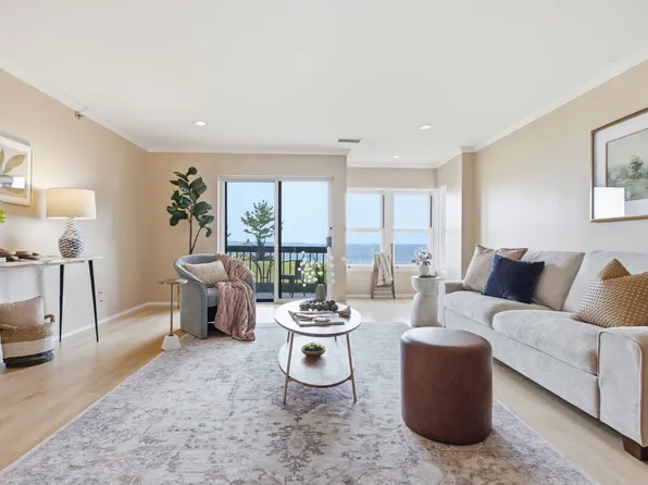 1 Seal Harbor Rd APT 210, Winthrop, MA 02152