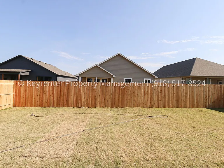 4500 W Winston St — Photo 33