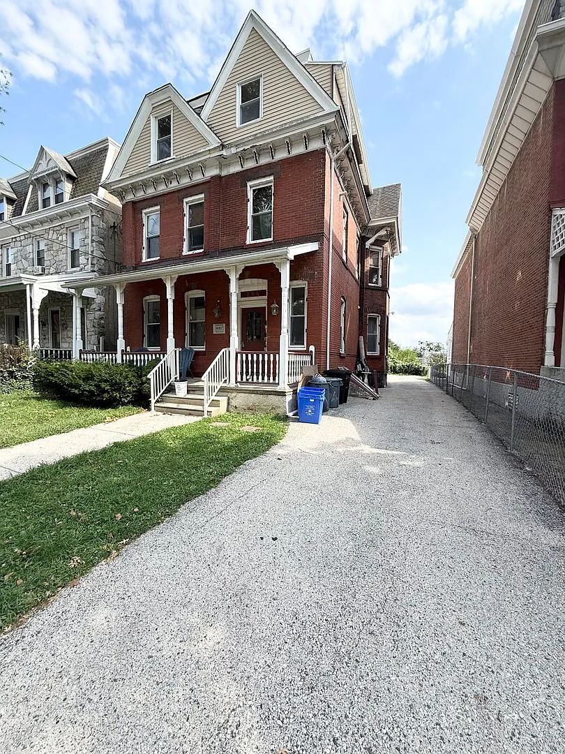 Sumac St 204 — Photo 1