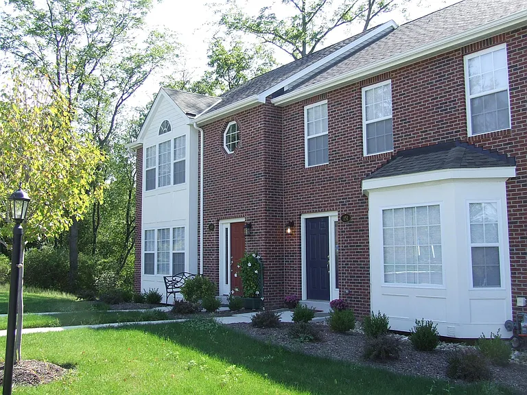 150 Laurel Crest Dr — Photo 2