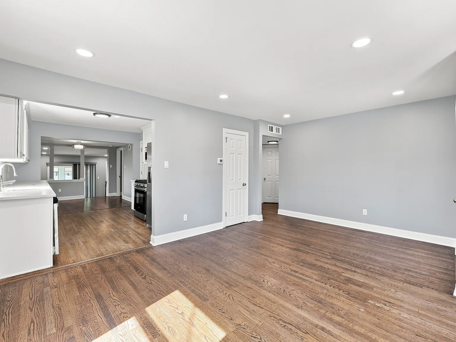 3 bed, 1290 sqft, $2,900 — Photo 4