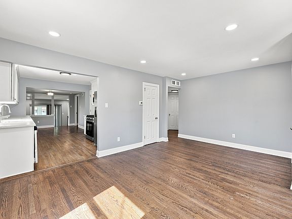 4th image of 6 Wyndale Ave