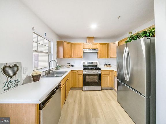 5th image of 913 Varney St SE