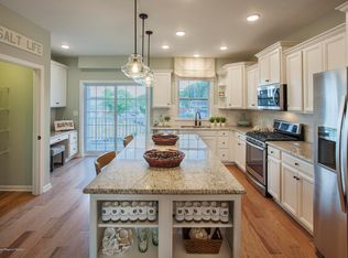 27 Lighthouse Point Ct, Highlands, NJ 07732