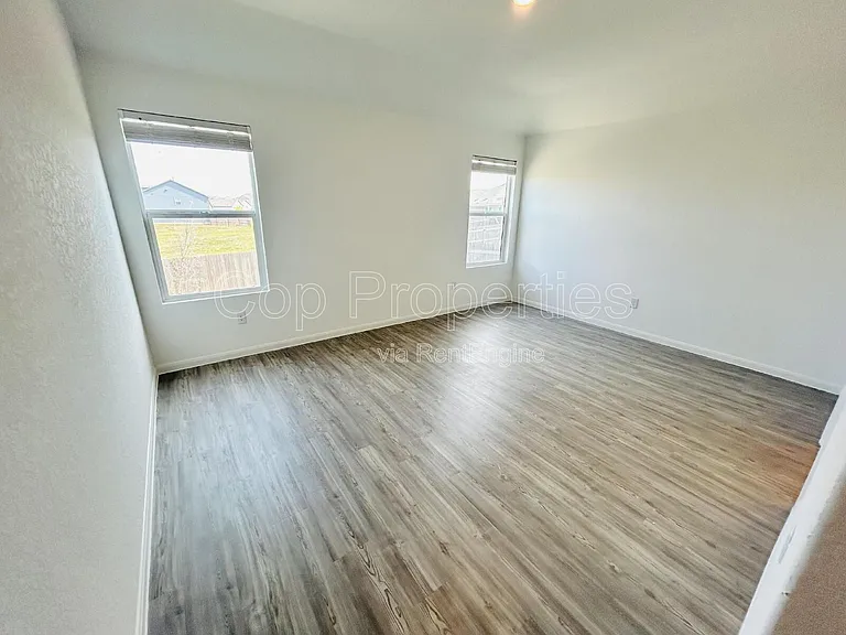 742 Haas Way — Photo 6