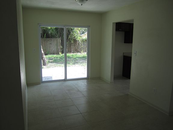 3rd image of 10405 N Altman St