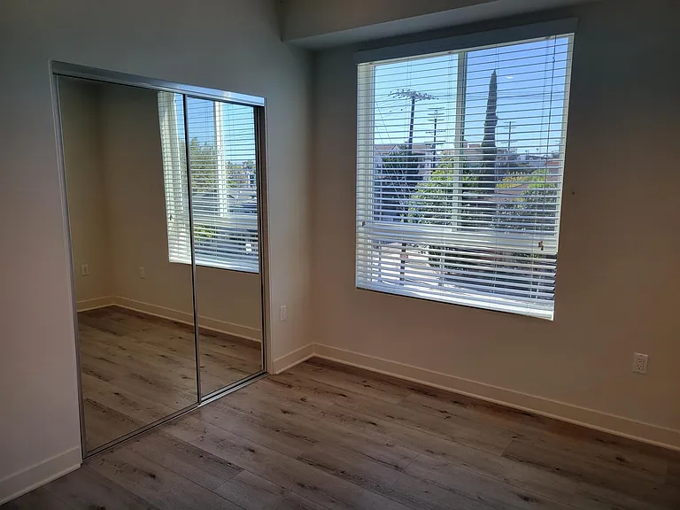 4400 Cahuenga Blvd #301 — Photo 5