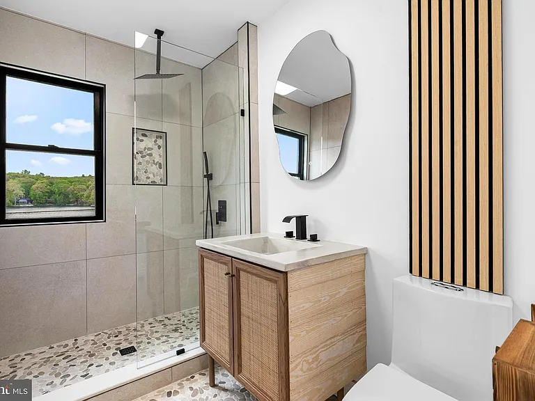 39 Upper Lakeview Ave — Photo 7