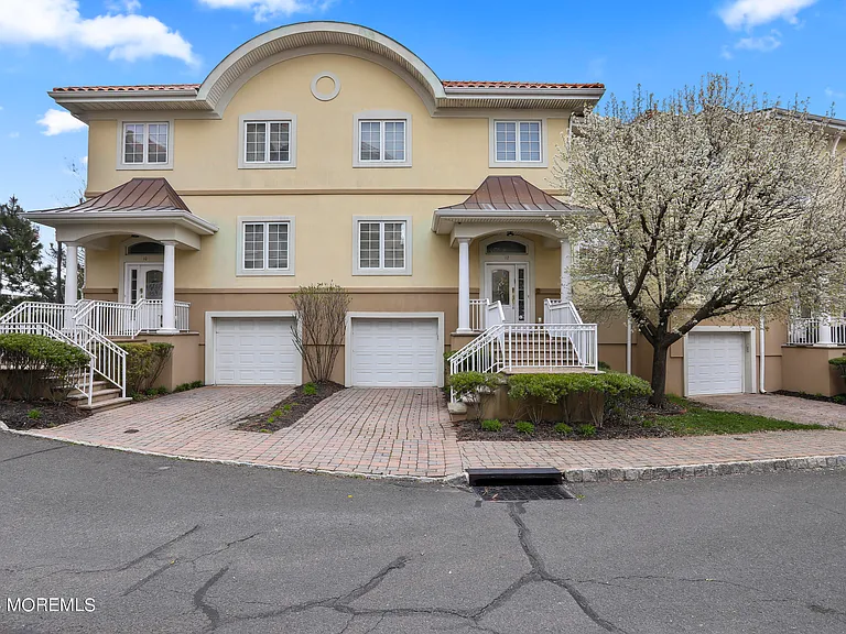 12 Riviera Dr — Photo 23