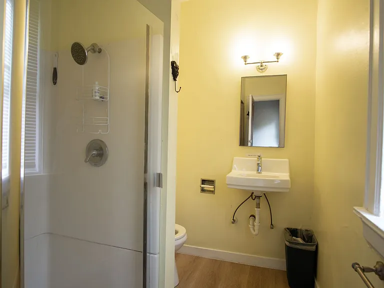 2268 NW Johnson St #6 — Photo 11