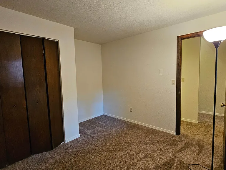 315 N Walnut St — Photo 4