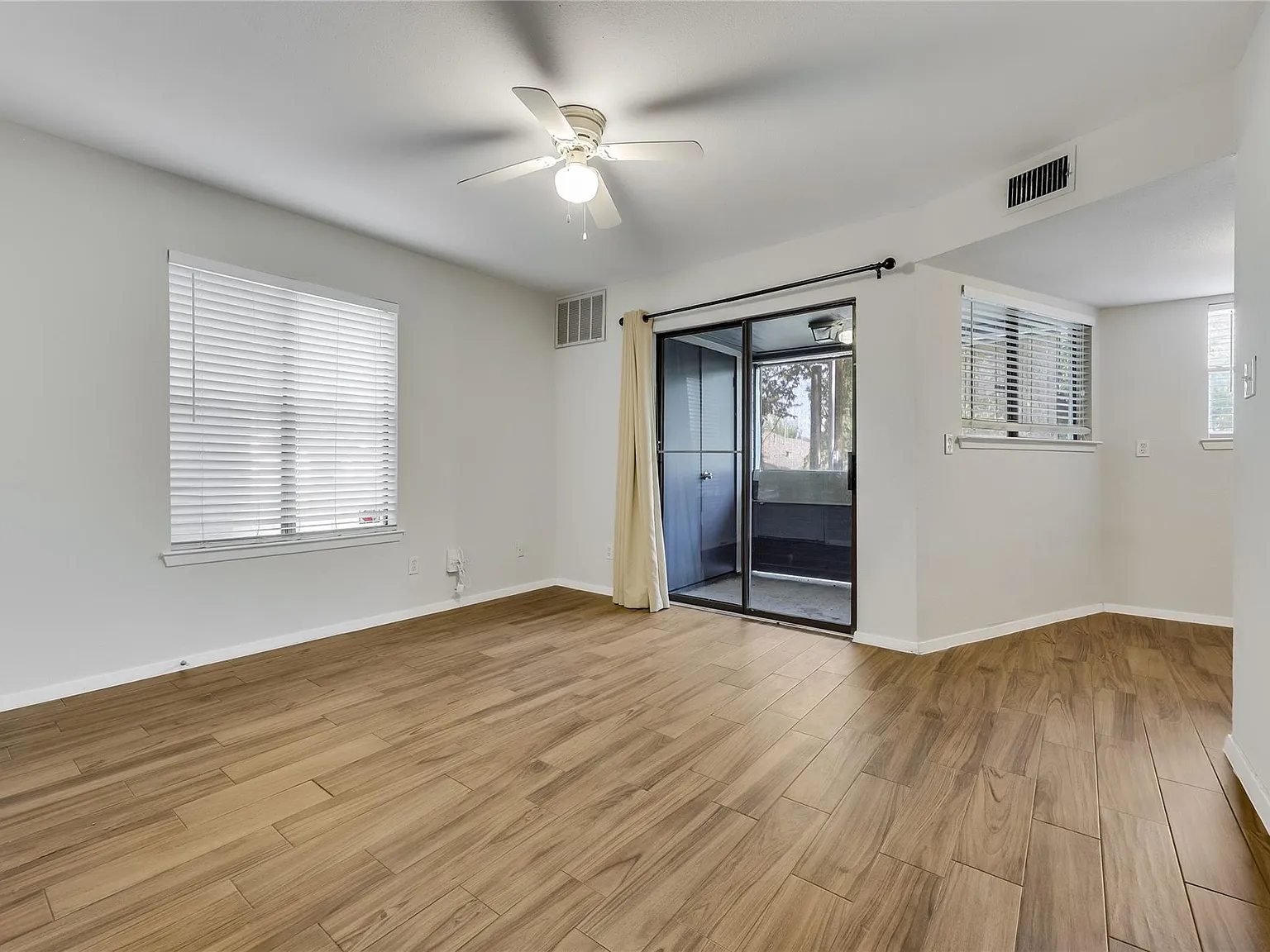 1 bed, 1.0 bath, 389 sqft, $925 — Photo 2