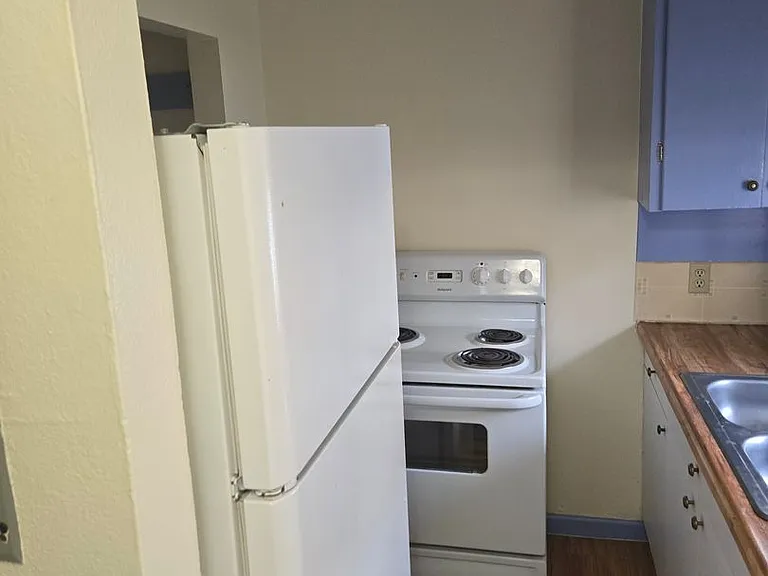 802 SW Emigrant Ave — Photo 2
