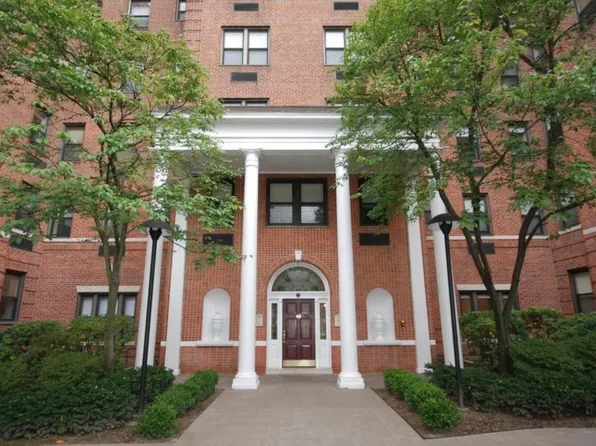 40 W Elm St APT 2A, Greenwich, CT 06830