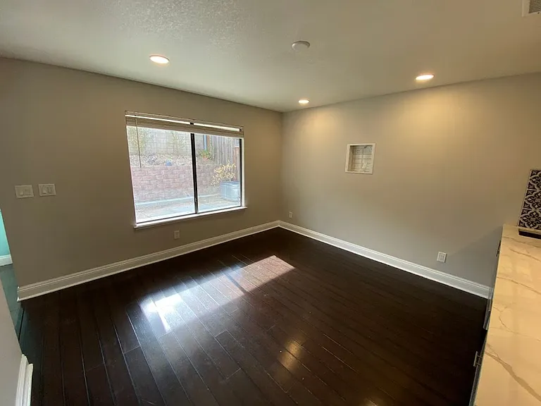 2545 Winsford Ln — Photo 11