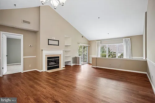 1100 Quaker Hill Dr Photo 1