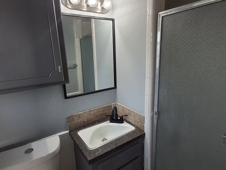 111 SE Coachman Dr — Photo 11