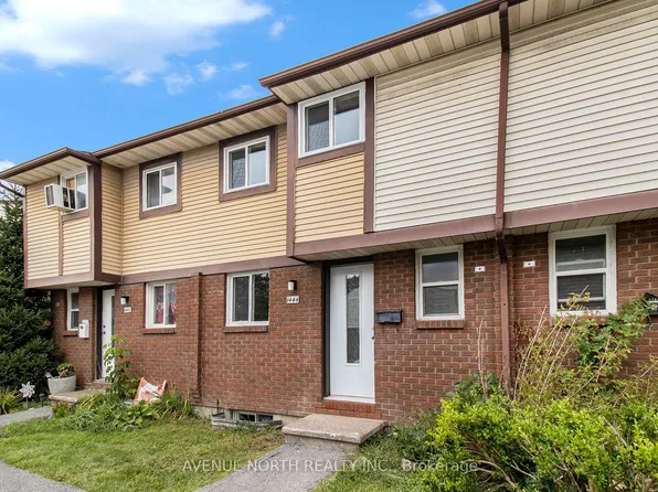 1442 Foxwell St #17, Ottawa, ON K1B 5J4