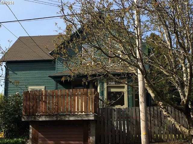 2nd image of 623 NE Tillamook St