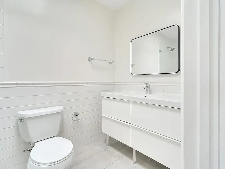 929 S Bedford St #302 — Photo 14
