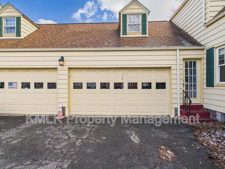 407 Washington St NE — Photo 4