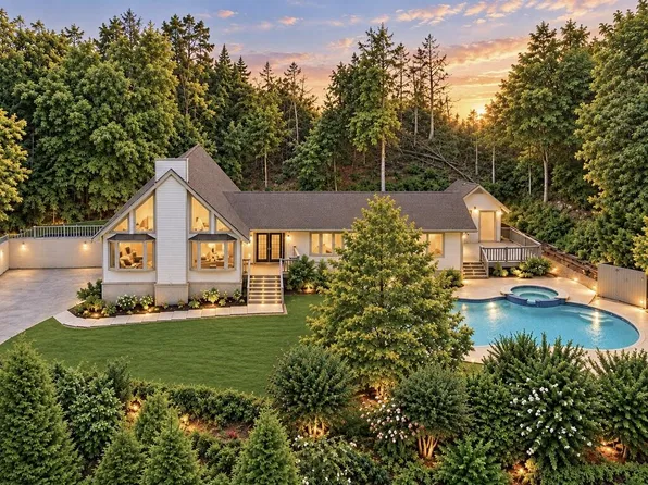 2219 Rocky Face Cir, Dalton, GA 30720