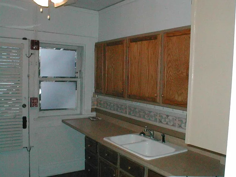 302 W Grand Ave #2 — Photo 7