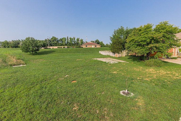 1st image of 709 Lakewood Dr