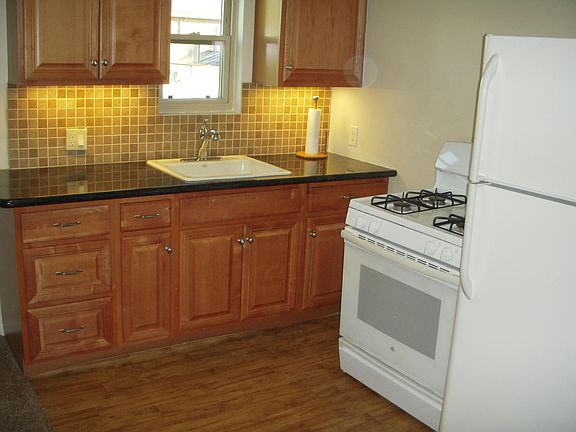 4th image of 1738 E Broadway #4