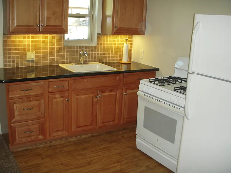 1738 E Broadway #4 — Photo 4