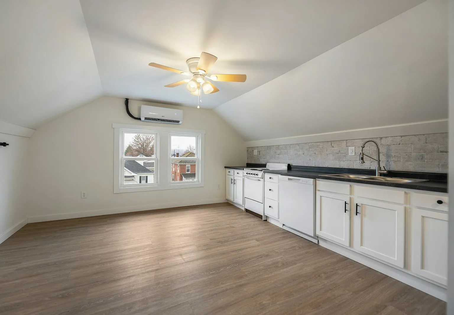 2728 Guyan Avenue, Unit 3 — Photo 4