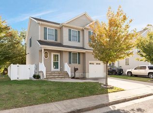 284 Linden St, Middletown, NJ 07748